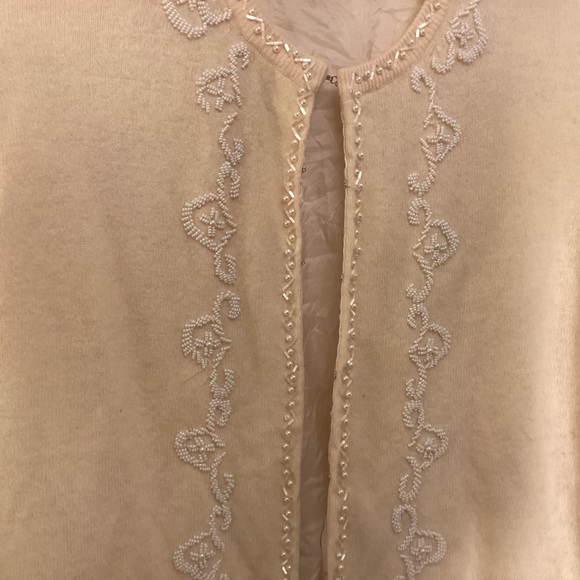 Vintage Angora sweater ,made in Hong Kong - Picture 2 of 9